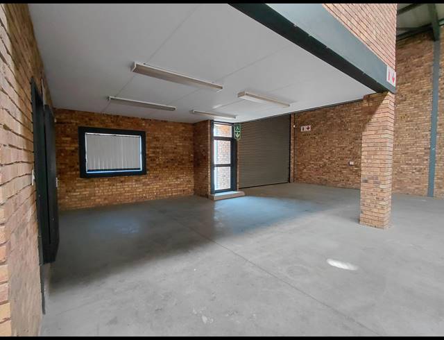 630M² WAREHOUSE TO LET IN BRENTWOOD PARK